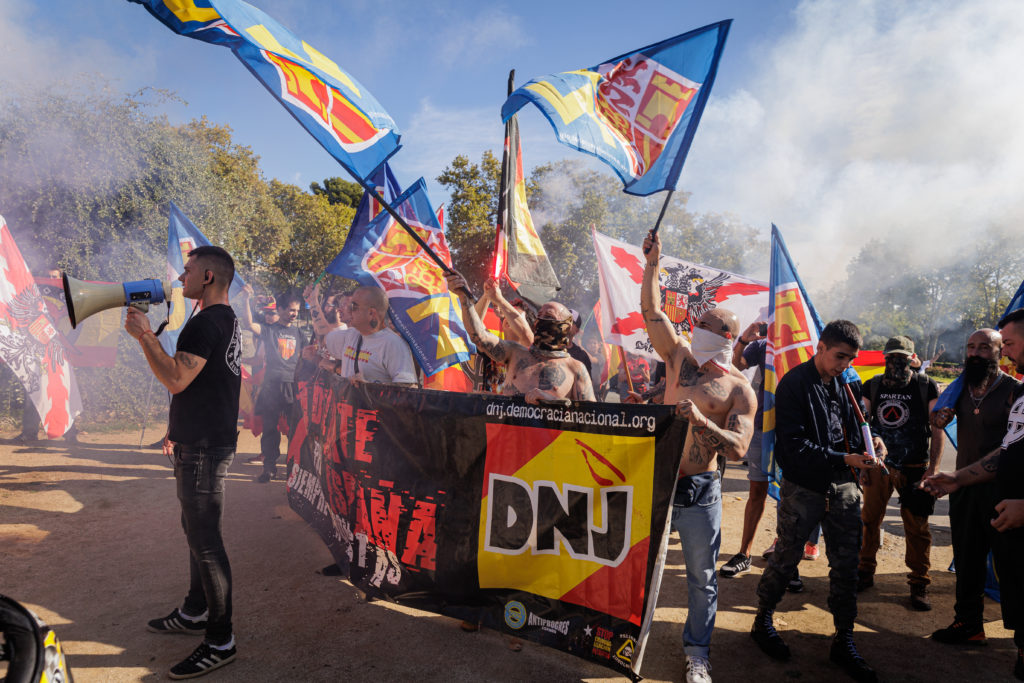 Els neonazis liderats per Pablo Lucini de Democracia Nacional arriben a Montjuïc / David Melero